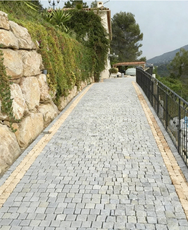 Pierre taillée Zars Gris