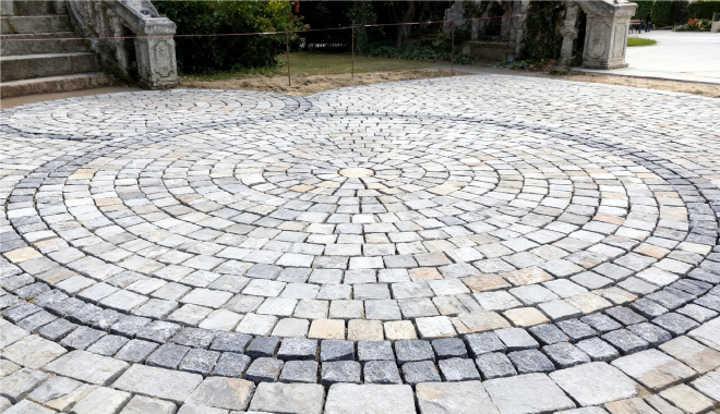 Pierre taillée Zars Blanc et Gris