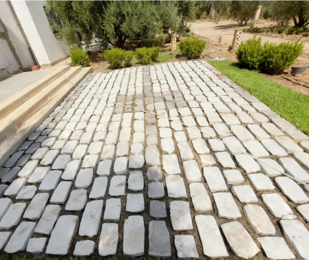 Pierre taillée Zars Blanc et Gris