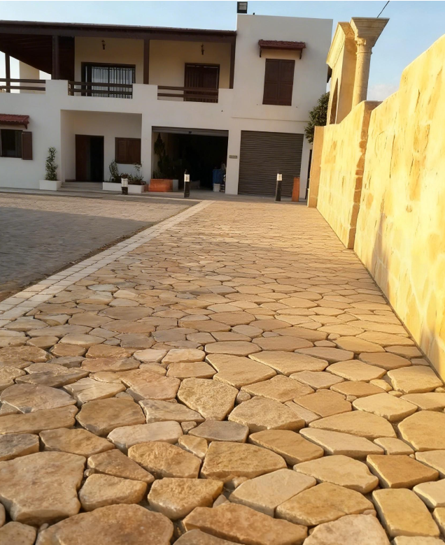 Pierre taillée Zars Farcha